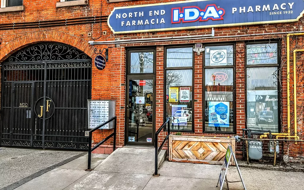 Visiting the Northend Farmacia/Pharmacy